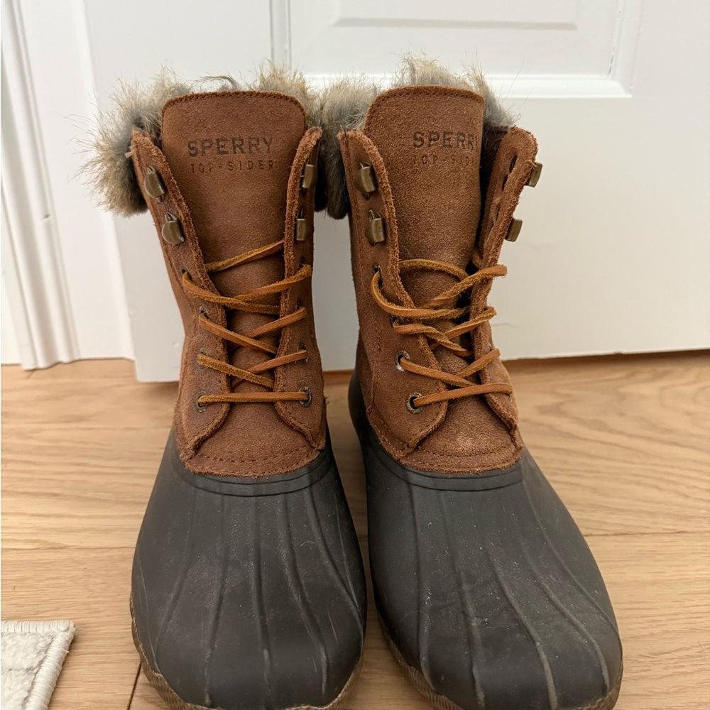 Size 7 Women’s Sperry Duck Boots